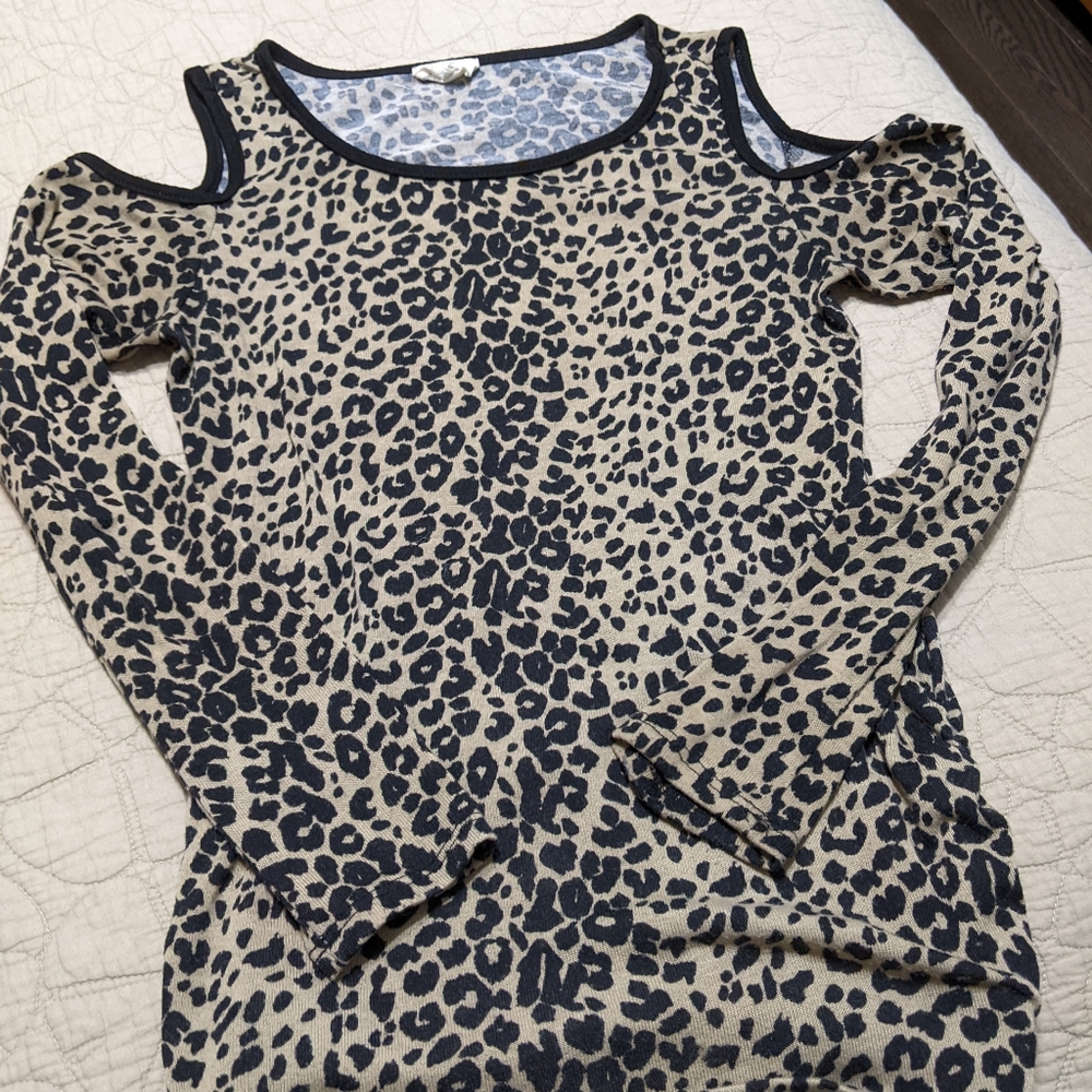 Woman's top - Picture 2 of 3